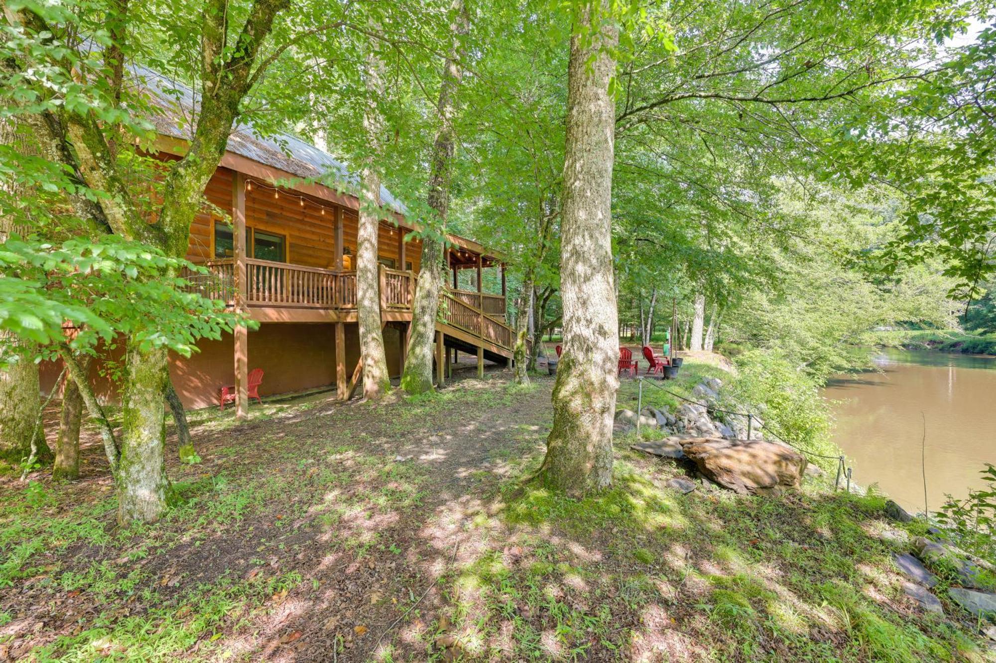 Riverfront Ellijay Cabin With Deck And Pool Access! Exterior foto